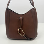 Elegante Schultertasche mit Asymmetrischen goldenen Ring