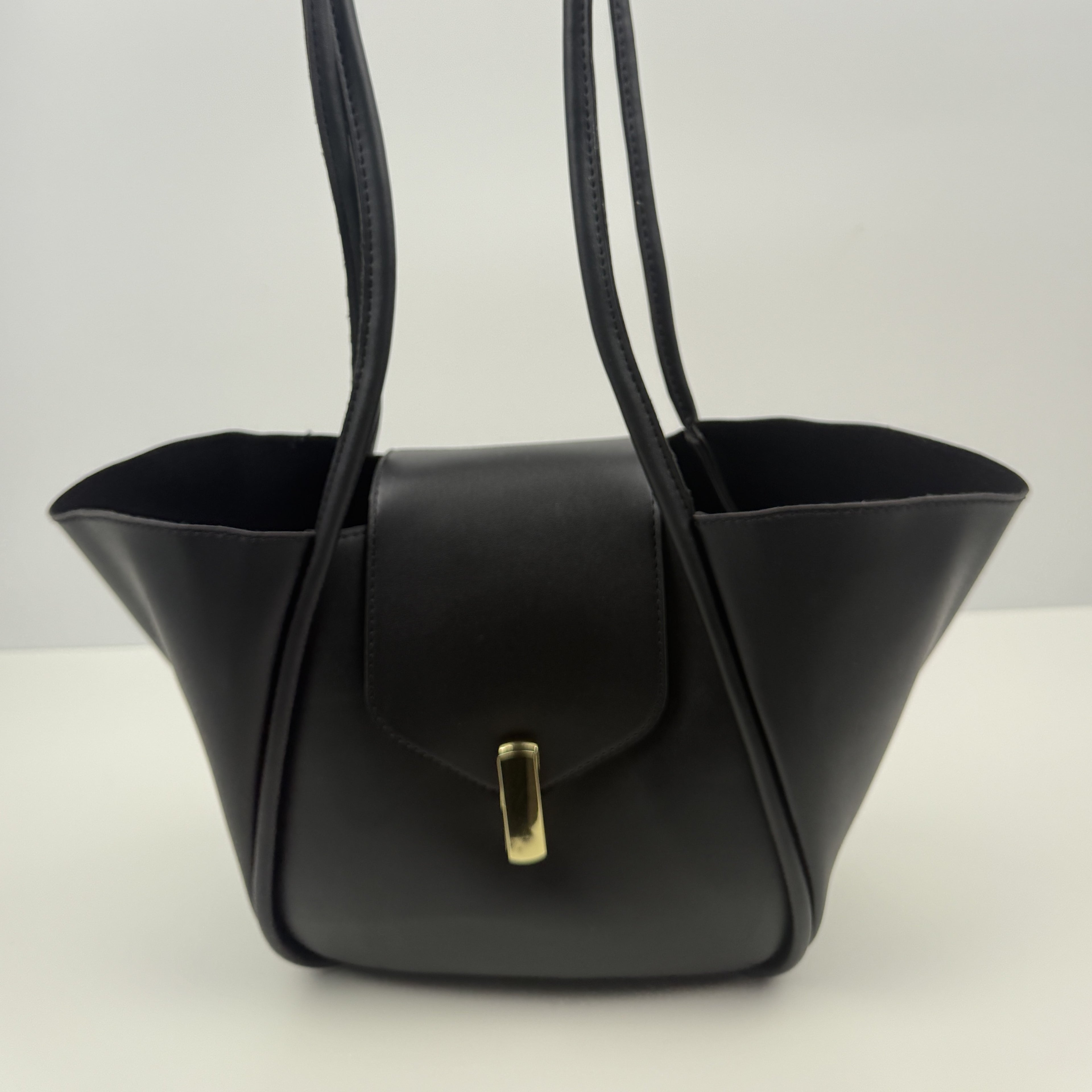 Modische Damen PU Umhängetasche im klassischem Stil mit Kosmetiktasche, 2tlg.