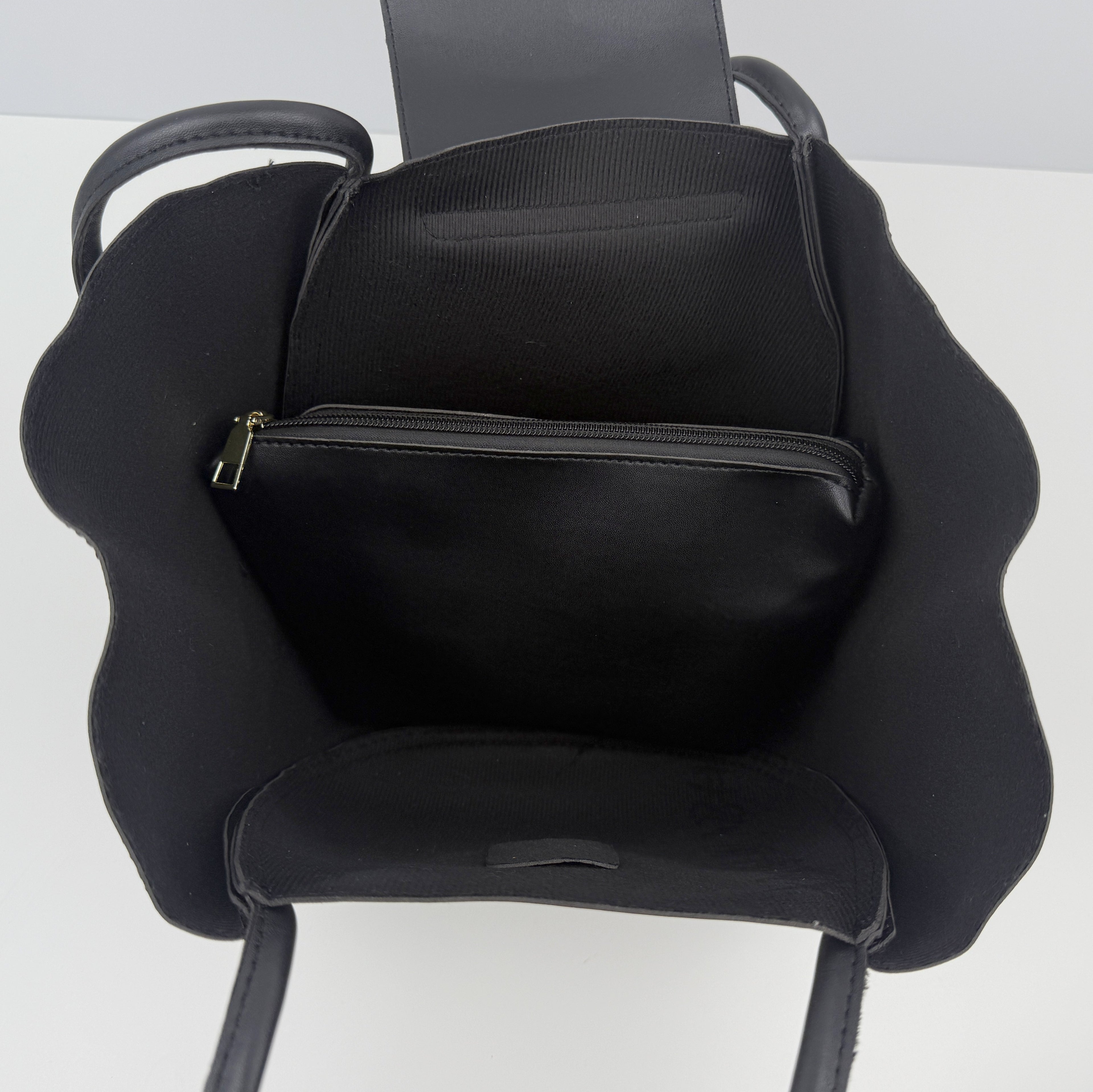 Modische Damen PU Umhängetasche im klassischem Stil mit Kosmetiktasche, 2tlg.