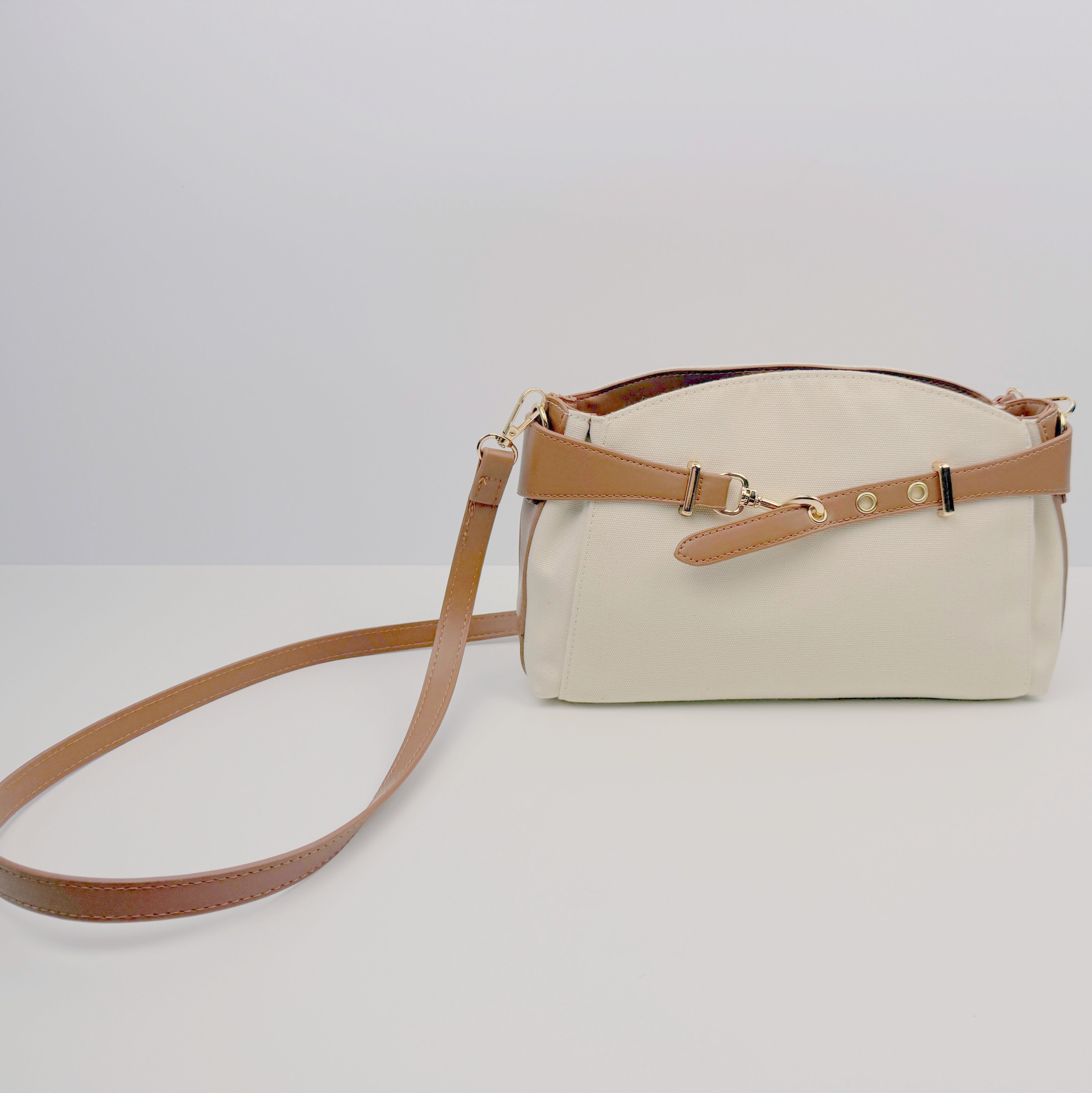 Süße kleine Umhängetasche - camel-ecru Material-Mix Kunstleder & Canvas