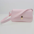 Elegante Umhängetasche - Kunstleder - mit goldenen Verschlüssen