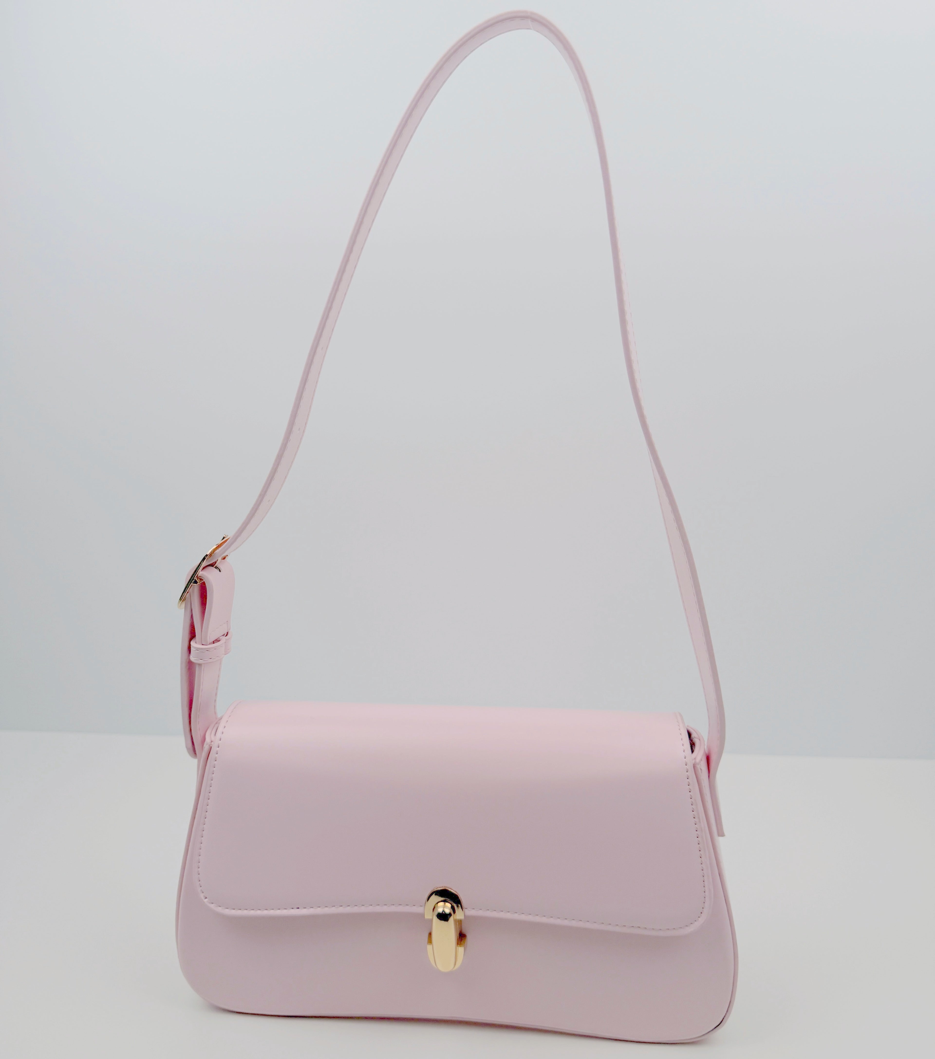 Elegante Umhängetasche - Kunstleder - mit goldenen Verschlüssen